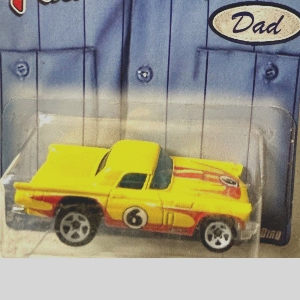 Hot Wheels Fathers Day 2009 57 T-Bird Yellow Diecast Car 1/64 Scale P3511 - Picture 2 of 7